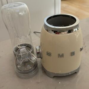 SMEG BLENDER with to go bottle